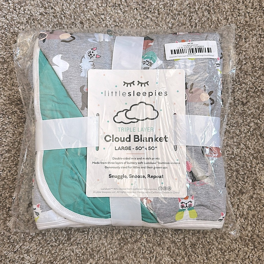 Little sleepies cloud blanket Cozy Cats NIB